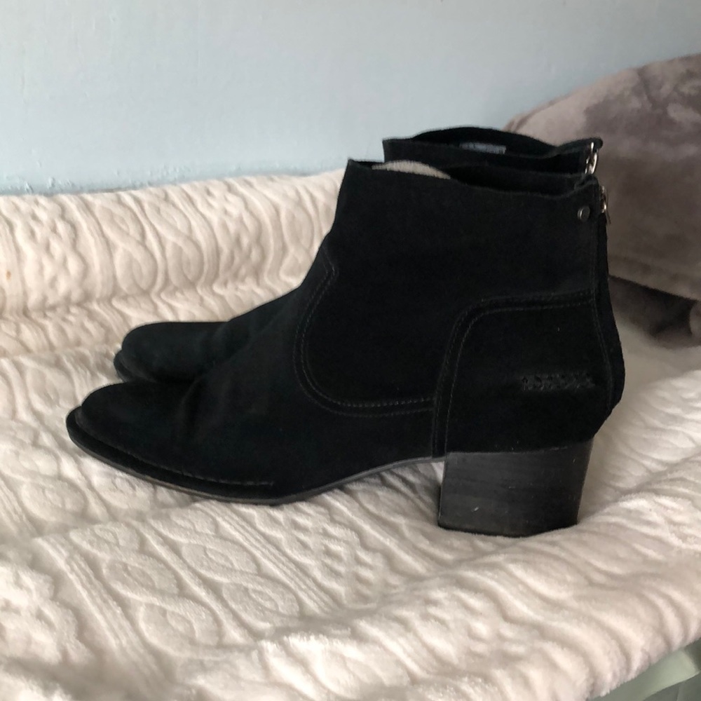 UGG black suede boot size 11m